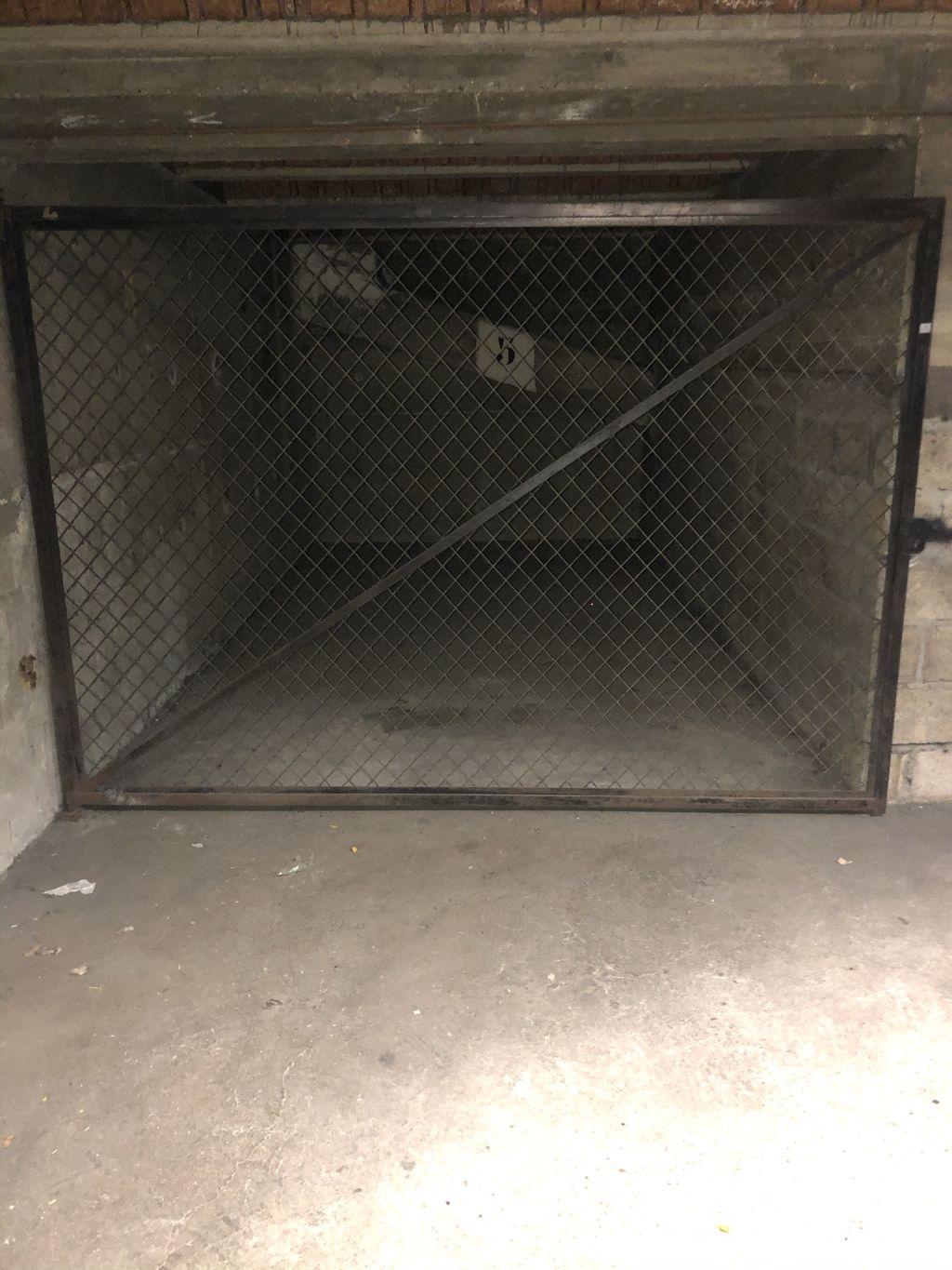 parking space for rent on PARIS (75010) parking space for rent on PARIS (75010)