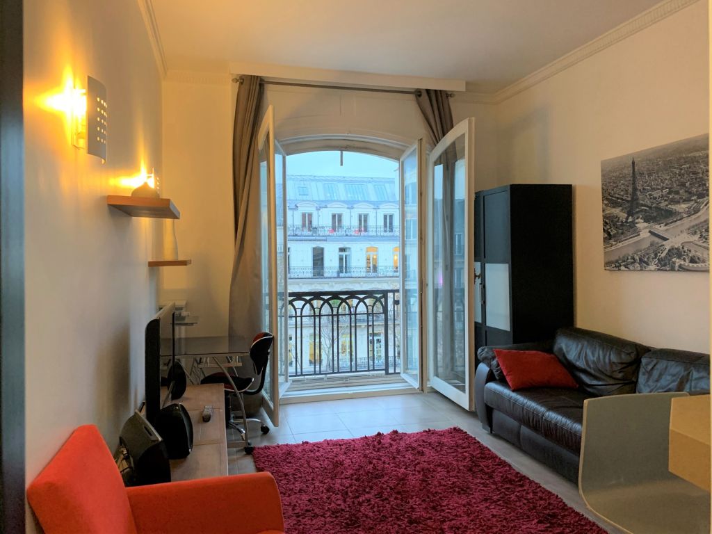 studio for rent on PARIS (75009)
